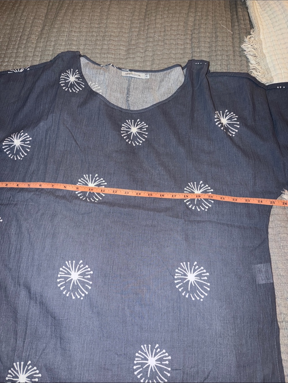 NWOT MISSLOOK Charcoal Grey Top with White Floral Accents - Picture 6 of 7